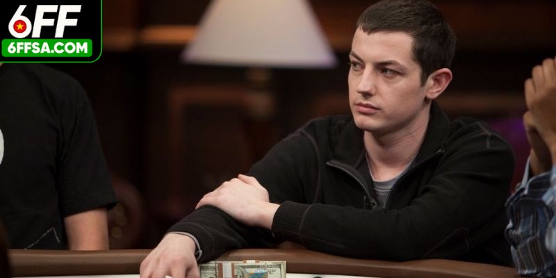 Tom Dwan cái tên khiến cả cộng đồng poker toàn cầu phải nghiêng mình kính nể